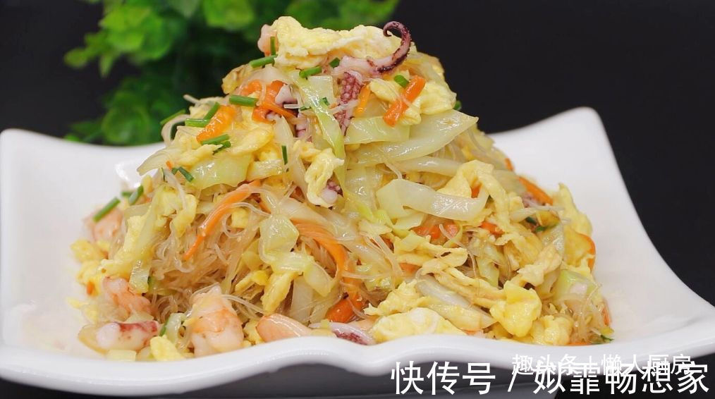 这是海鲜炒米粉的做法,加点它们一起炒,可做菜也可做主食