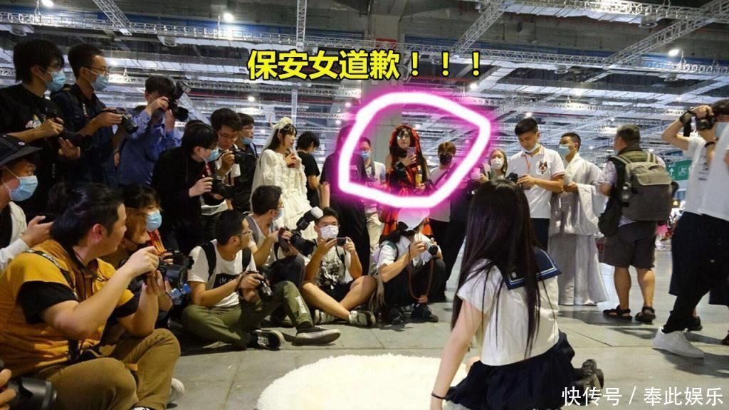 照片|漫展事件发酵4天,一张JK小姐姐“笑颜”照片不胫而走,看清模样后,爱了