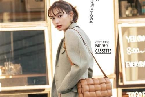 大衣怎么穿？这样穿法最“别致”，时尚优雅又舒适！