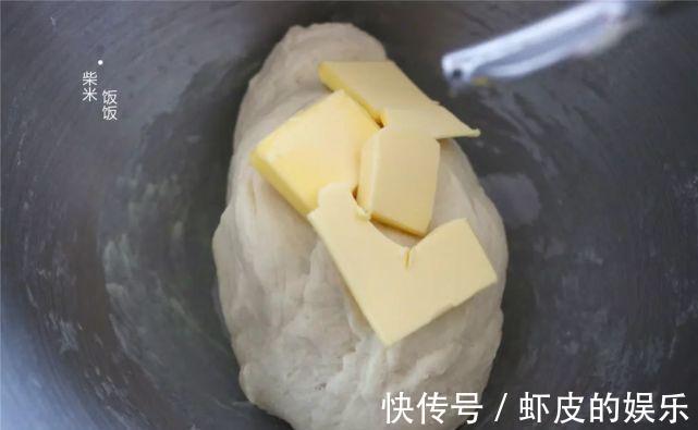 做法最简单的面包,只需普通食材,柔软香甜,适合在家做