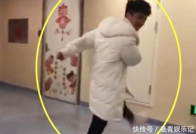 妻子|产房外爸爸得知生了个“小棉袄”,反应引人注目,网友:太真实了