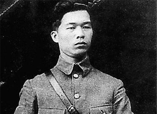 时期|抗日时期，他假装和日军拼刺刀，日军跨过埋伏圈后，他：机枪扫射