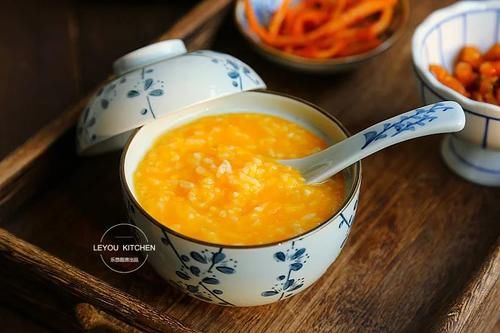 南瓜|多做两步,煮一锅金黄浓稠的南瓜粥,和买的一样好喝,很适合冬天