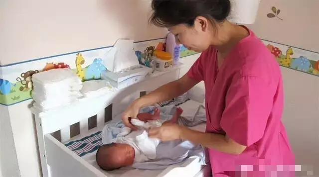 预产期|儿媳妇和女儿同时坐月子，这位婆婆的做法，连产科医生都拍手夸赞