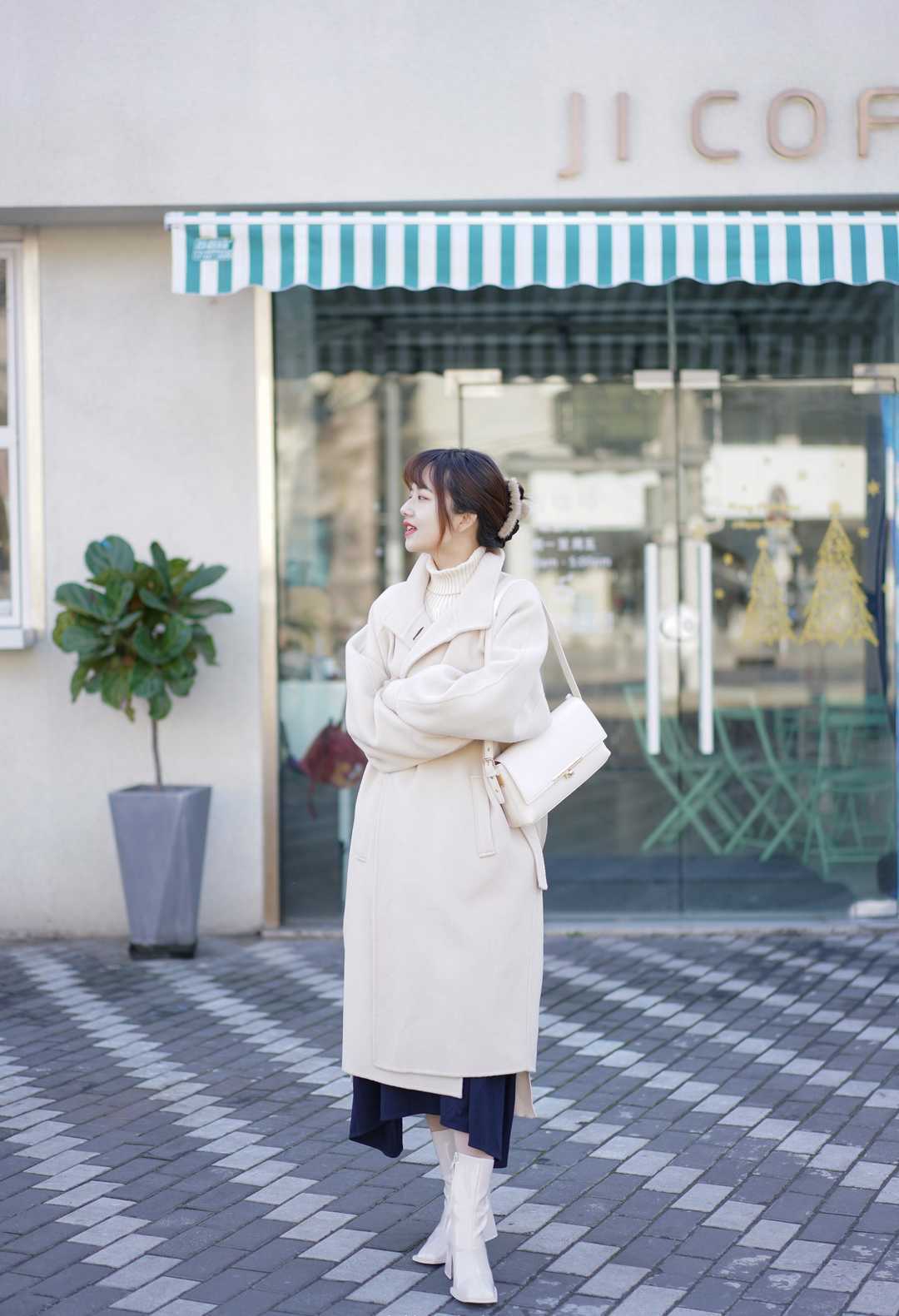短靴|今年冬天大衣就要穿“奶油白”,温柔优雅还显白,清新时髦又保暖