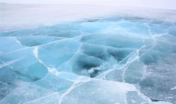 科学家给出了冰面滑溜溜的现象终极解释!