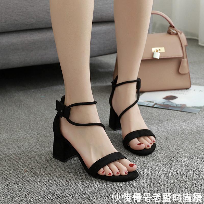 厚重的凉鞋太丑了!大方简约一字扣凉鞋,甜美减龄又柔情小女人味
