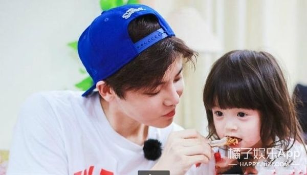 還記得《放開我北鼻》哈琳嗎？她和易烊千璽拍戲了。