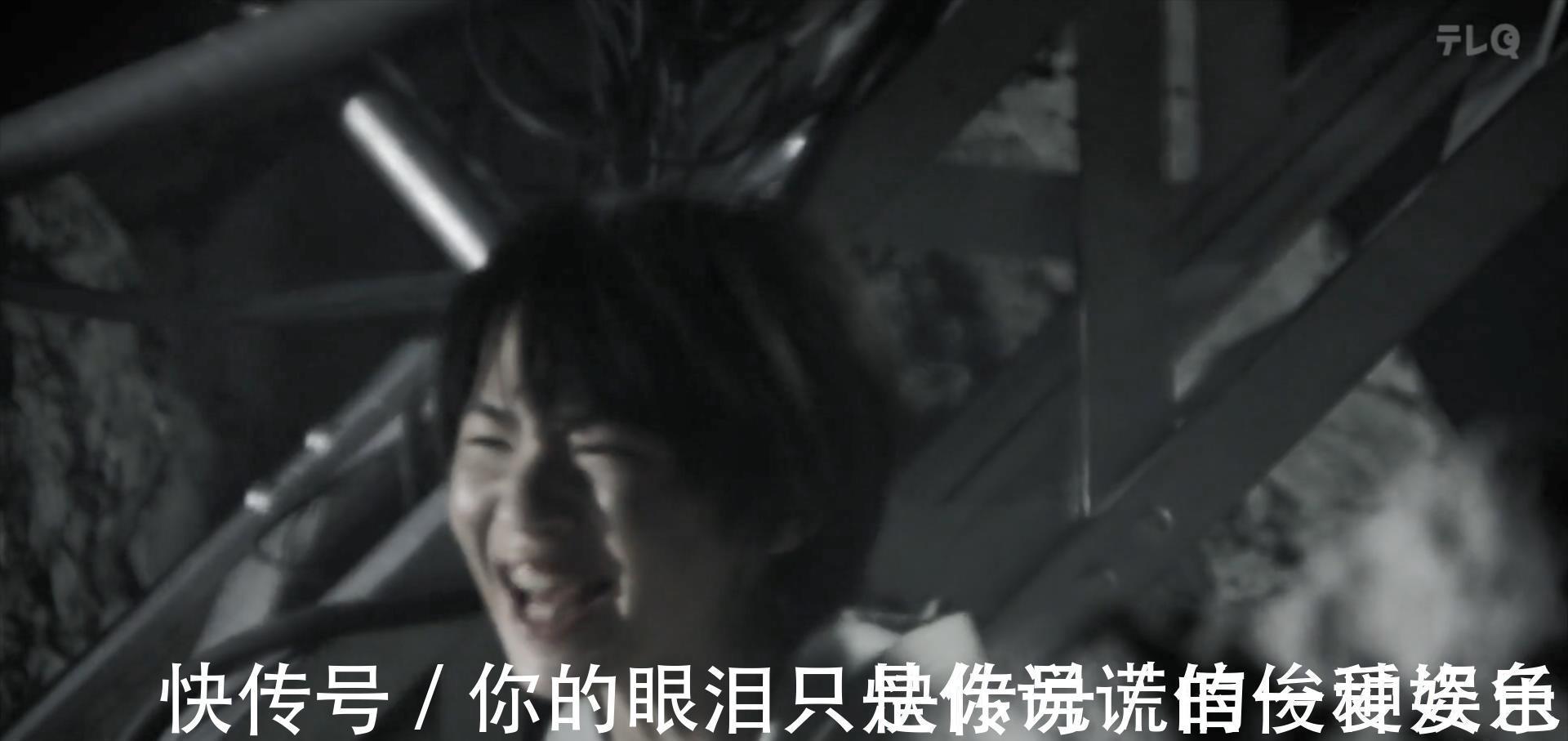 疏散|特利迦奥特曼圣彰人愤怒上头,不顾群众死活,把怪兽引向避难所