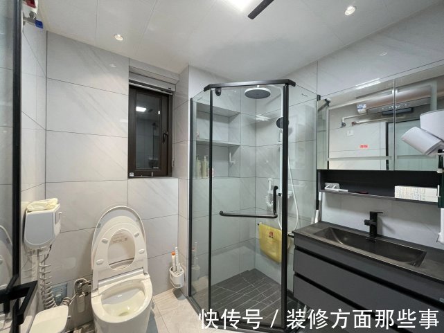 灯光|104平四口之家,客厅激光投影太过瘾,整柜的手办太壮观