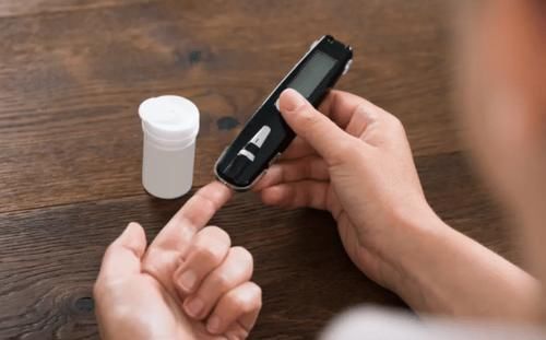 控制血糖|关于糖尿病的4大“谣言”,你若坚信不疑,血糖恐很难平稳