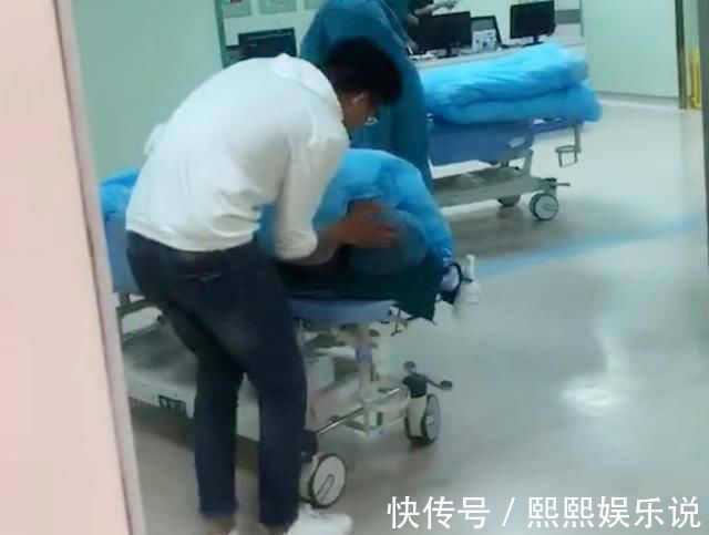 瞬间泪|宝妈二胎分娩,产房外只见女儿孤单身影,孩子的话惹人心疼