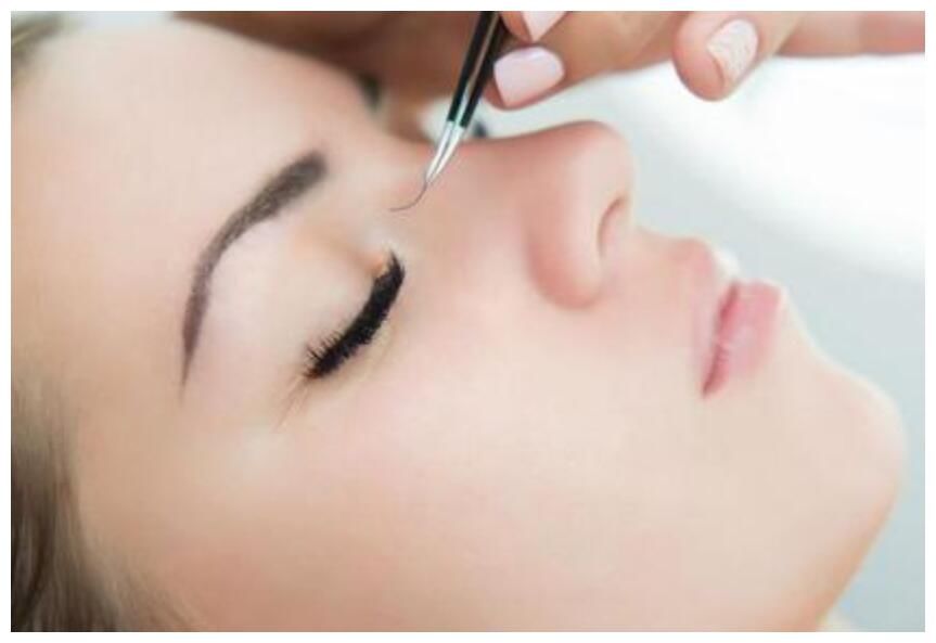 睫毛膏|女生最好不要在“种睫毛”上花钱，美容师说出真相：自己从来不种