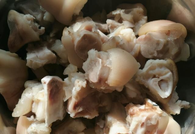 胶原蛋白|炖猪蹄,用1个窍门,时间能省一半,猪蹄软烂脱骨,满满胶原蛋白