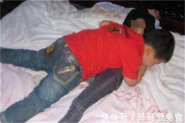 异性|儿子约女同学来家里玩,监控拍下这画面,爸爸想发火却忍住了