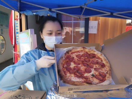 披萨|意大利友人到深圳福田管控区送披萨