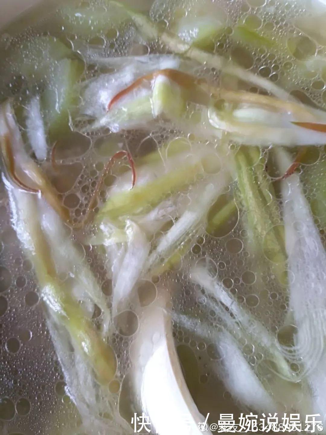 这花真稀罕,刚开花就被掐光了,花钱未必买得到!