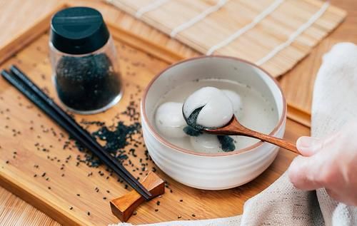 元宵節吃湯圓，嬰幼兒、孕婦、老人不要吃，其他人牢記“五不要”