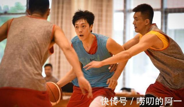 合同|同为现象级人气球星，郭艾伦和胡明轩，如今谁的身价更高？
