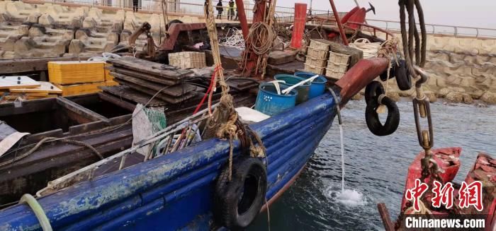 渔船|大连：一艘渔船触礁进水 3名遇险船员获救