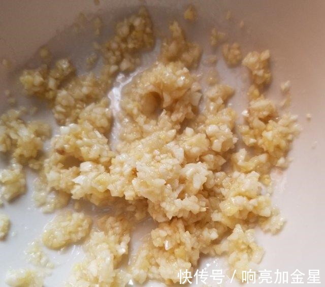 蒜蓉|蒜蓉蒸鲍鱼，蒜香浓郁，鲜美脆口！