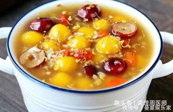 它是“天然补血汤”，一点不比阿胶差，女人常吃，秒变冻龄女神