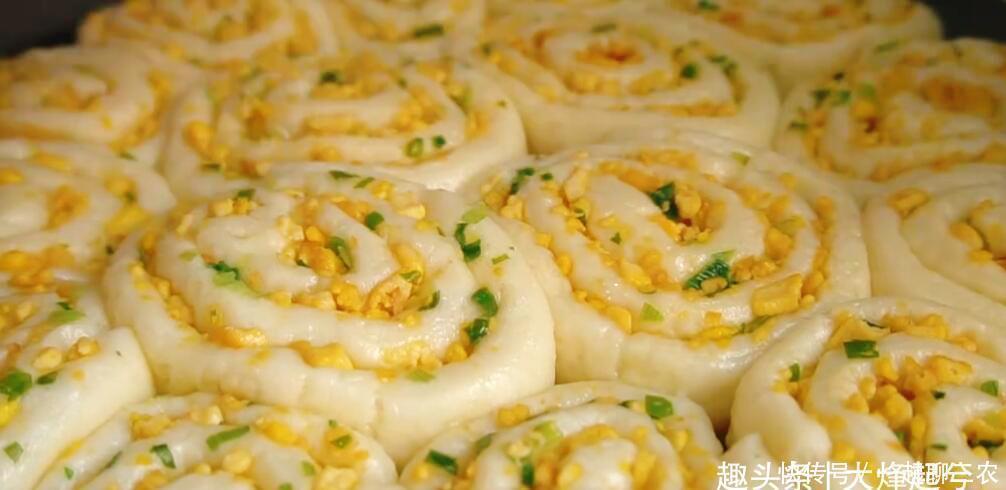 学成的豆腐做法,我家隔天就想要吃,层层裹着馅料,比肉还香