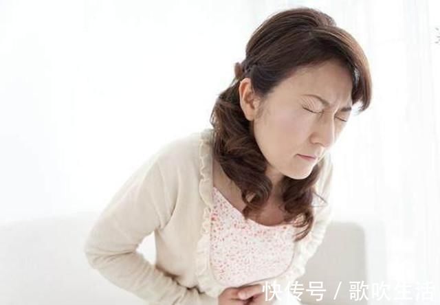 女人雌激素偏低, 身体会有4个表现, 再不注意可能会提前绝经