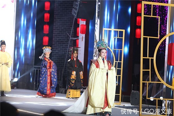 当天府古镇遇上汉服 迸发“一带一路”文化异彩