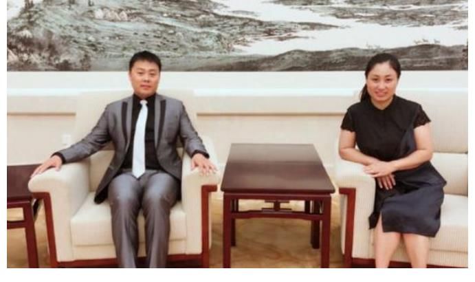 草帽姐|他假扮农民参赛星光大道，捞金上亿元，买北京两套豪宅、多辆豪车