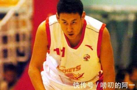 中国篮球两位名宿，李楠和朱芳雨，谁的生涯成就更高？|长文 | 李楠