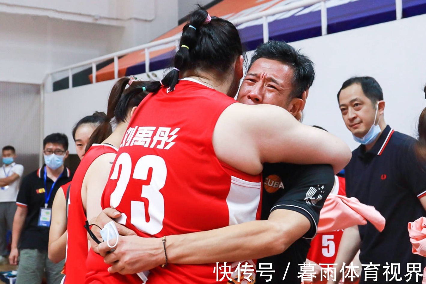 cub中国女篮又迎巨无霸!体重高达260斤堪比奥尼尔,比周琦还重70斤