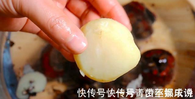 才知道马蹄去皮这么简单！教你一招，30秒1个，干净完整不浪费