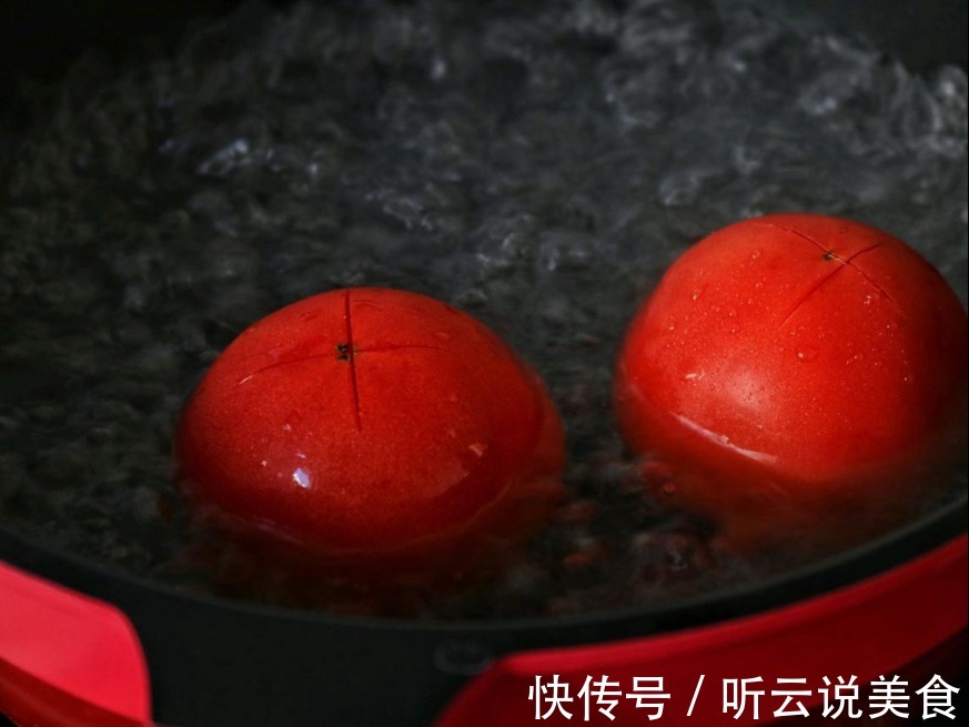 番茄鱼家常做法，鱼片滑嫩如豆腐，汤汁酸爽开胃！