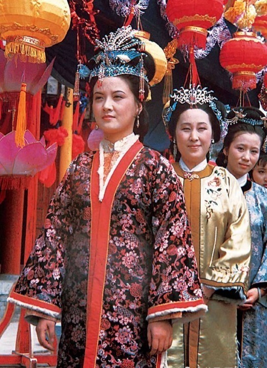 贾蓉|王熙凤偷摸做丑事,贾宝玉不懂,贾母视而不见,鸳鸯却竭力支持