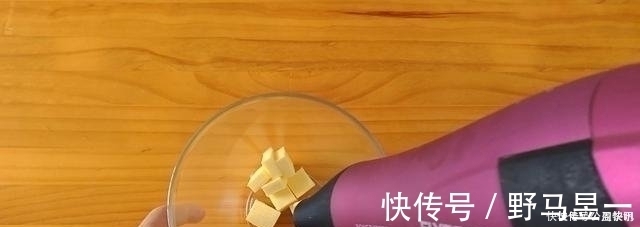 面团|一口下去就爆浆的卡士达酥皮泡芙，大气孔不塌陷的秘密都在这