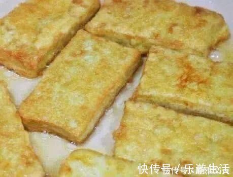 煎豆腐时，不要直接放油煎，巧用这一妙招，豆腐才外酥里嫩不油腻