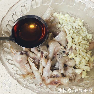 网红名吃酸辣鸡爪，看剧必备还超级简单