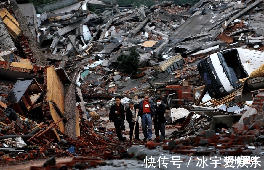 余秋雨#著名学者易中天多次批评余秋雨,文人相轻余秋雨我不认识他
