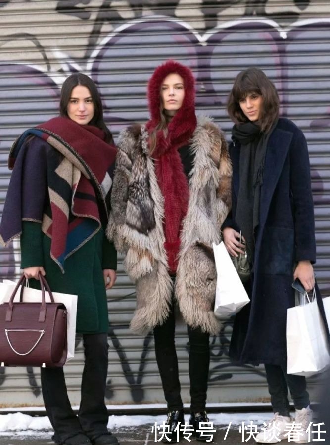 大衣+围巾=冬日最强搭配!温暖时髦、超显脸小,不穿你就真输了