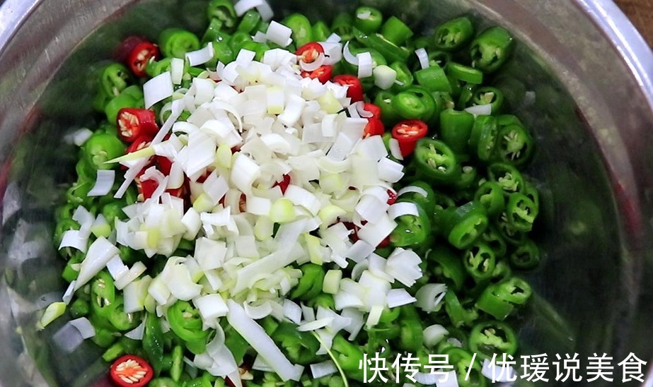 这才是线椒炒鸡蛋的正确做法,鸡蛋全部裹在线椒上,比饭店还鲜嫩