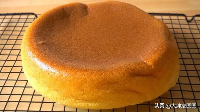 没秤，没打蛋器，没烤箱，如何做出蓬松的无油蛋糕？
