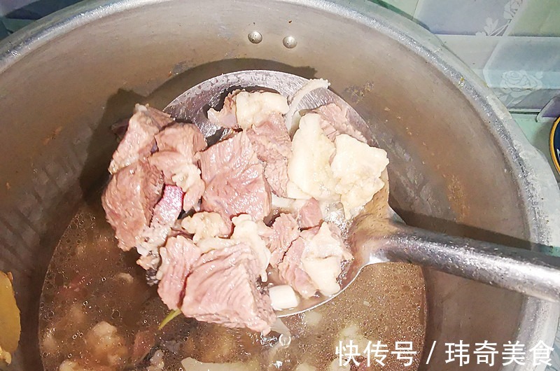 高压锅|炖羊肉,只放这3味料就行,专克羊膻味,买上5斤炖一大锅,真香
