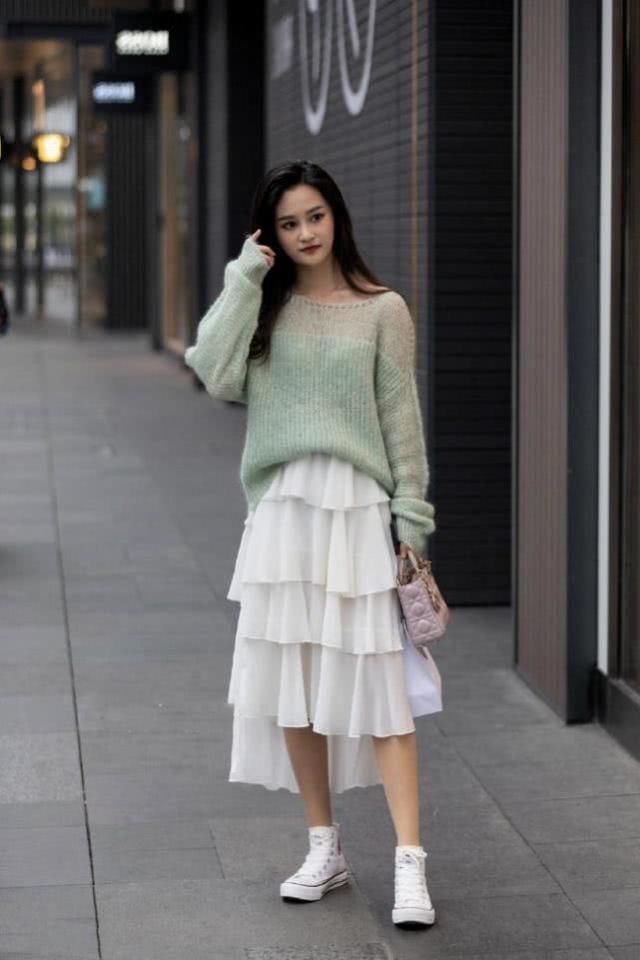 清新减龄的裙子搭配，简约而不失唯美，让你轻松穿出潮女范