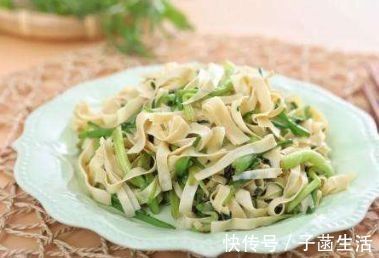 白菜萝卜靠边站,真正的“菜王”被人忽略,6毛钱1斤,常吃清血管