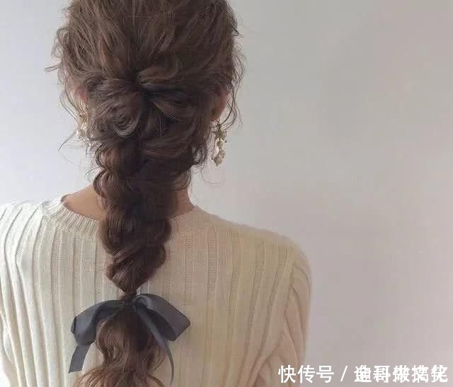 一根皮筋就能搞定的7款发型，前三款超简单，手残党也能轻松学会