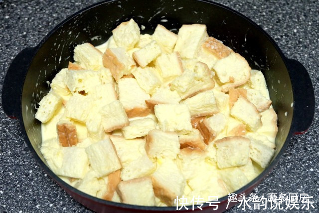 剩面包换个吃法,加两个鸡蛋半袋牛奶,变身美味甜品,孩子更喜欢