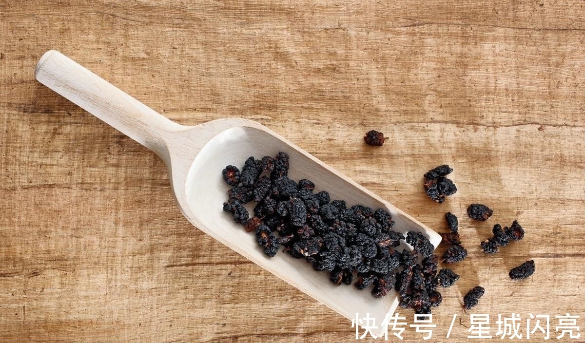 沸水|桑葚干只用来熬粥,太可惜了,教你4种吃法,美味滋补又解馋