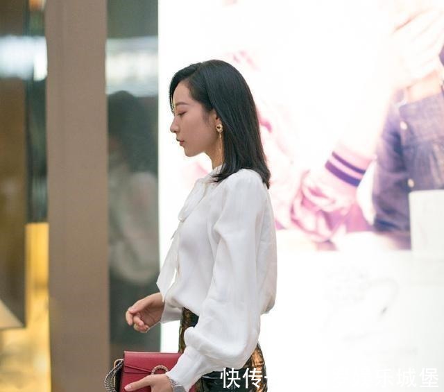 百搭 春天,选择一字带凉鞋,学习时髦精的“一鞋多穿”,简约又百搭!