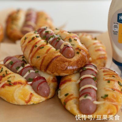 咸香柔软配料多，这个肉松肠仔包可太香了